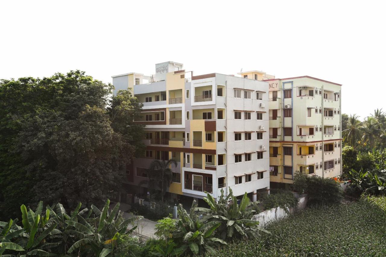 Oyo 26234 Annapurna Nilayam Hotel Vijayawāda Exterior foto